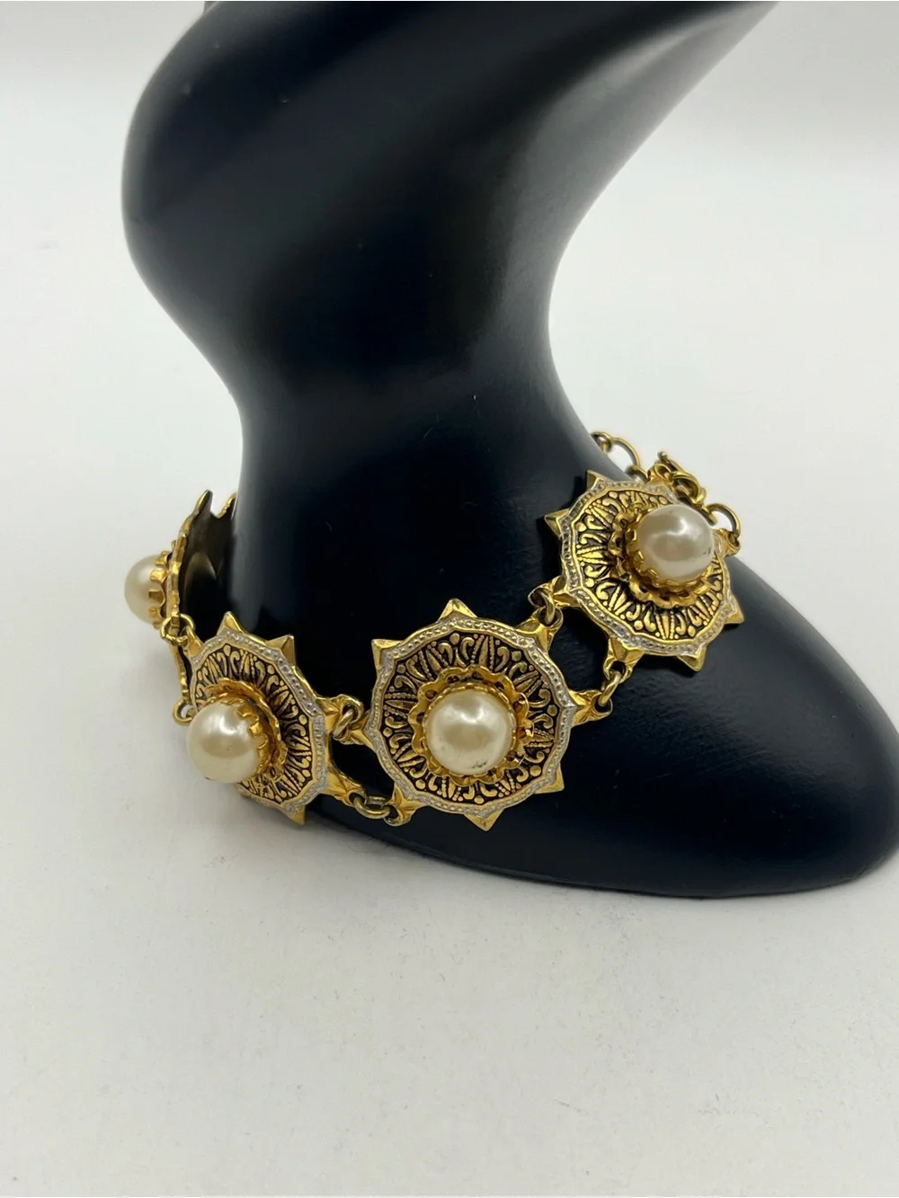 Damascene black enamel gold tone design faux pearl flower star bracelet vintage